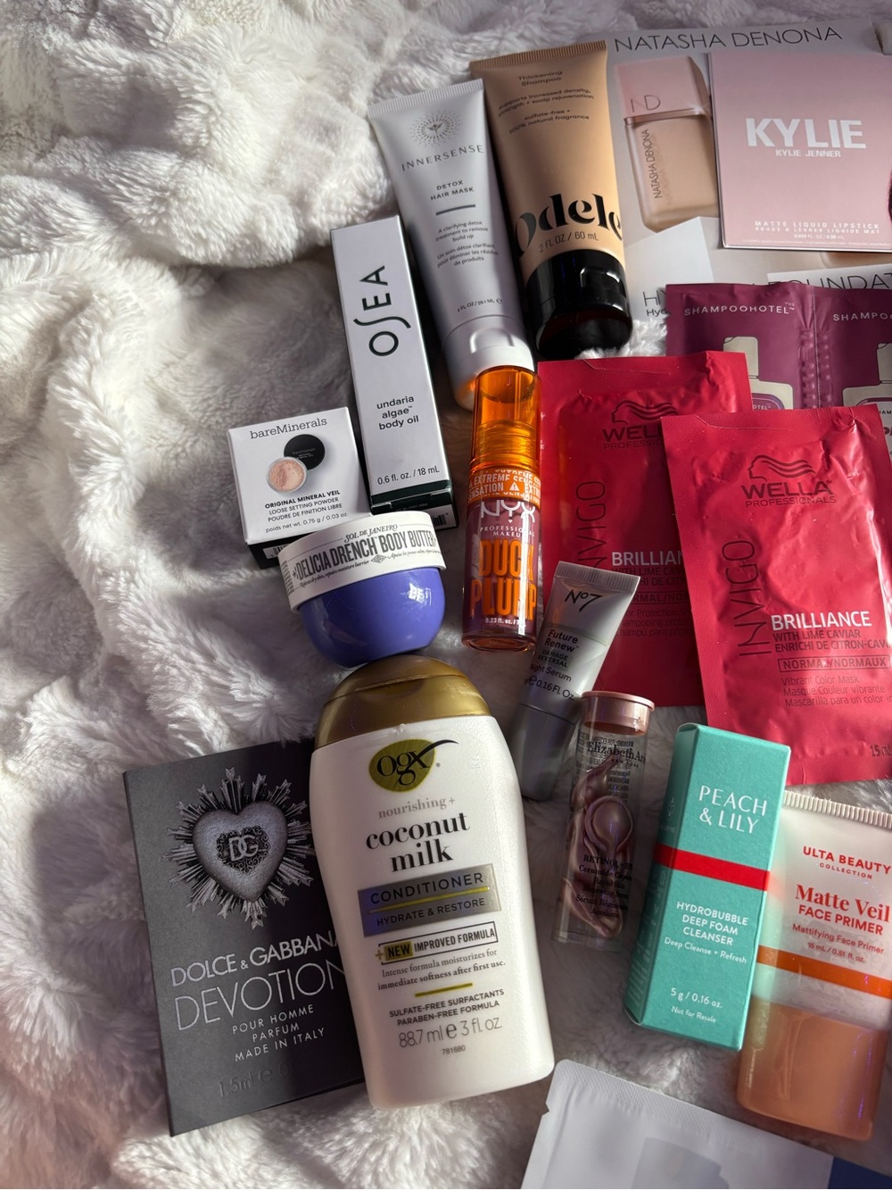 Assorted Beauty Samples - Picture 2 of 7